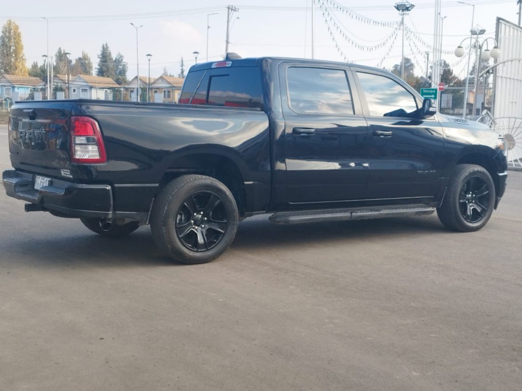 RAM 1500 BIG HORN CREW CAB 4X4 3.6V6 - 2021