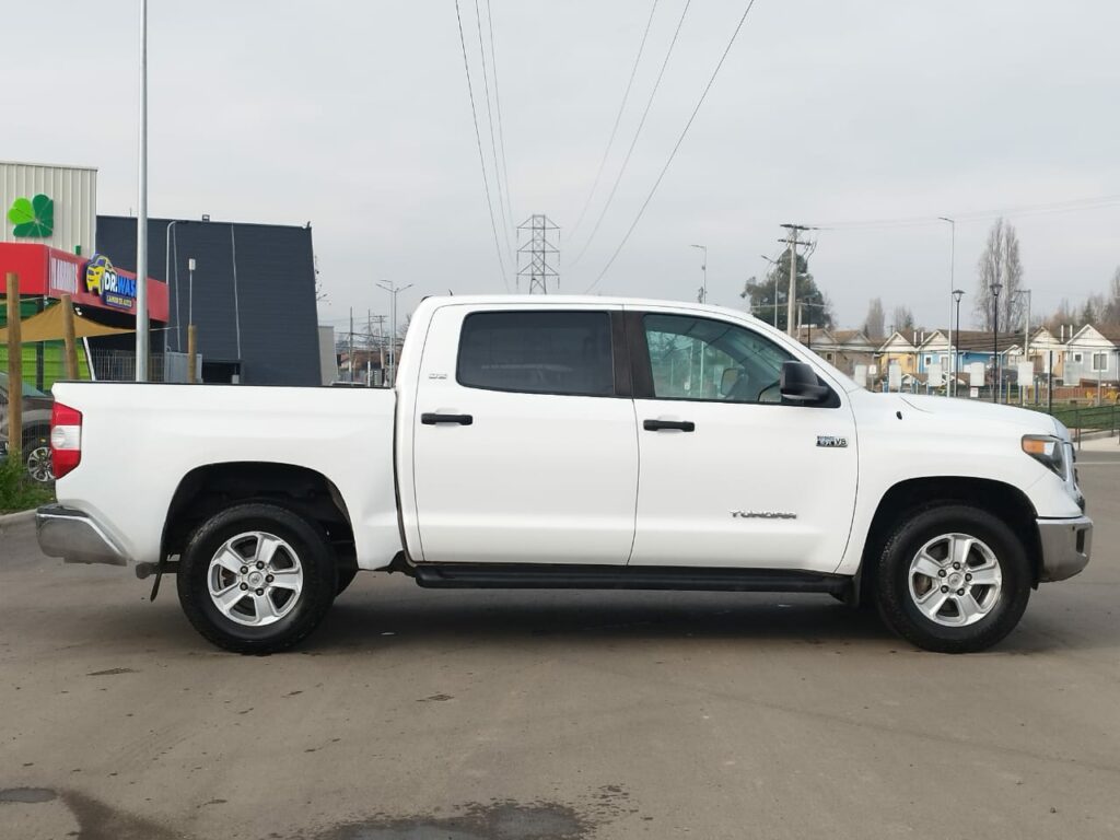 TOYOTA TUNDRA 4X4 5.7V8 - 2020