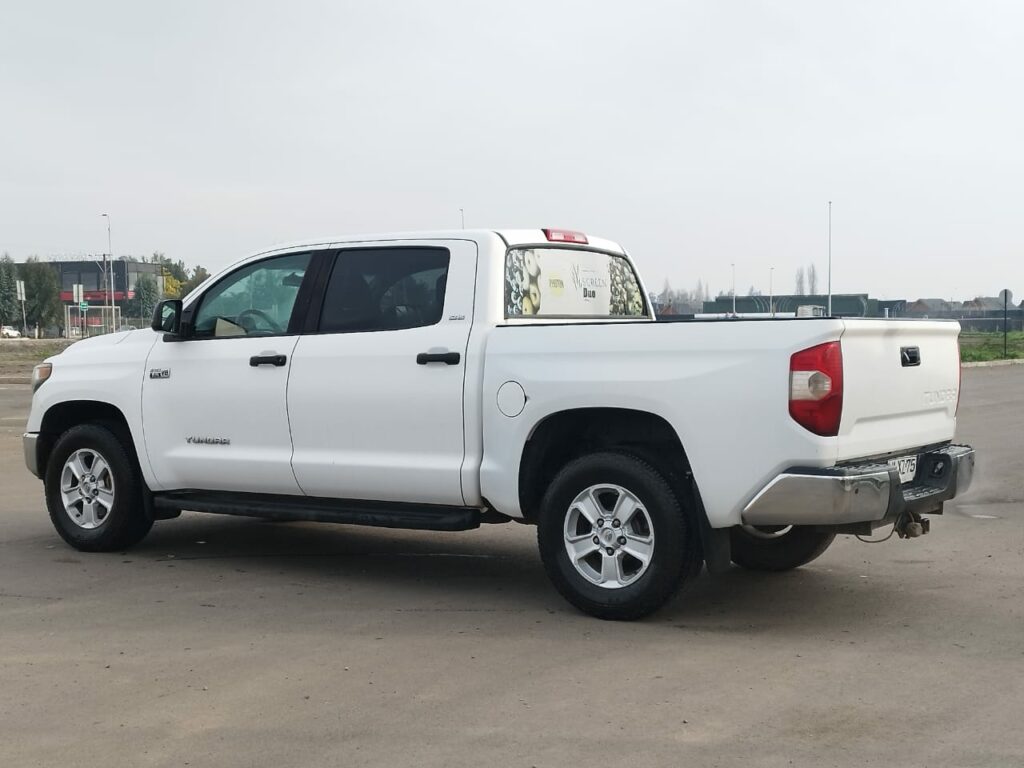 TOYOTA TUNDRA 4X4 5.7V8 - 2020
