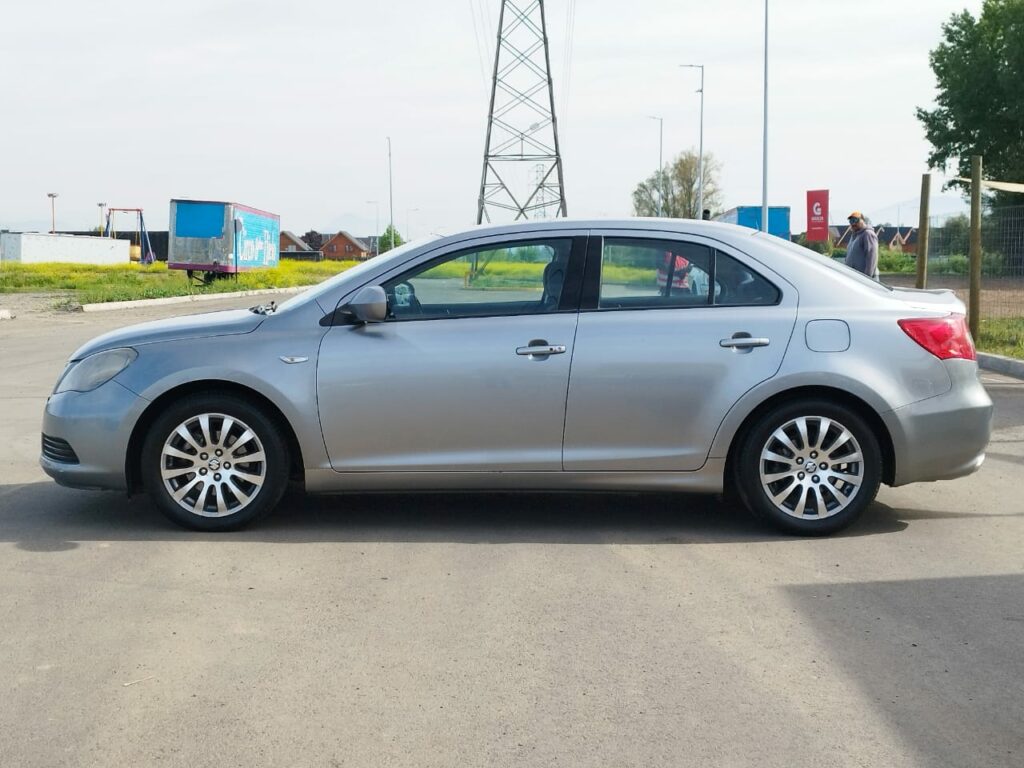 SUZUKI KIZASHI GLX 2.4CC AUT - 2011