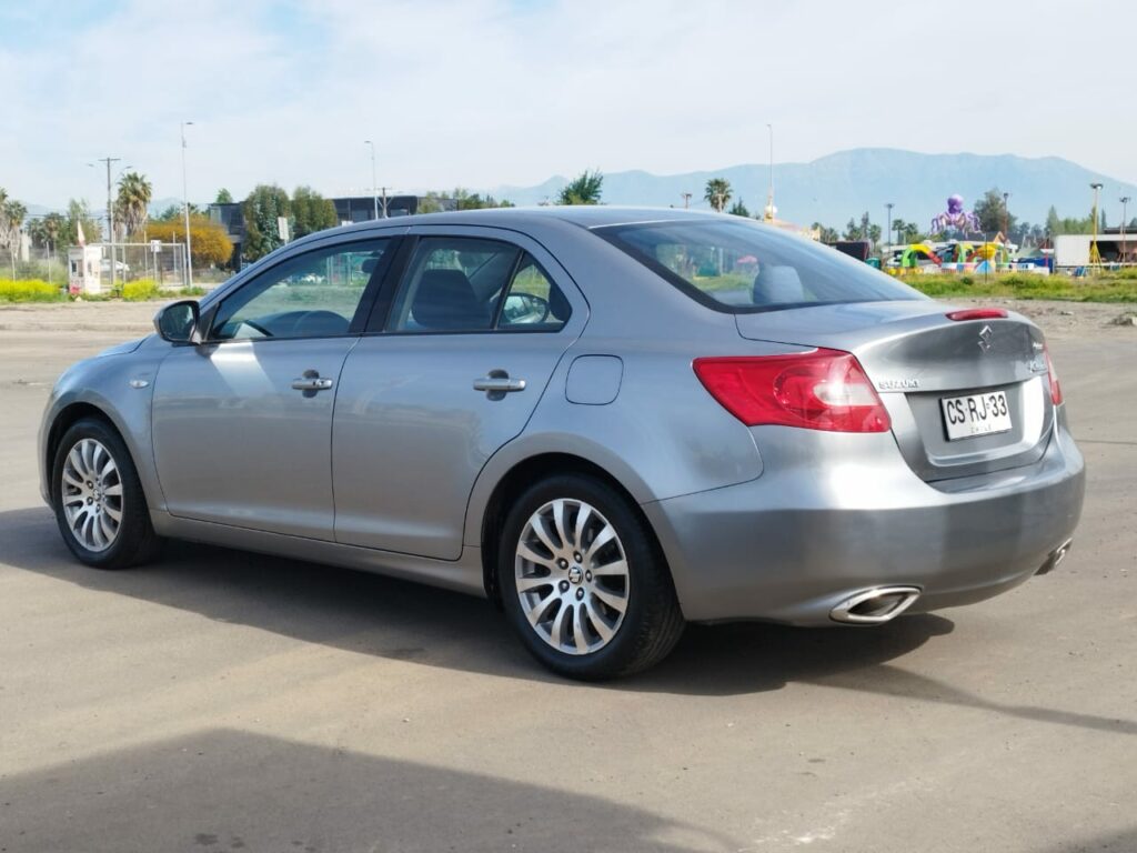 SUZUKI KIZASHI GLX 2.4CC AUT - 2011