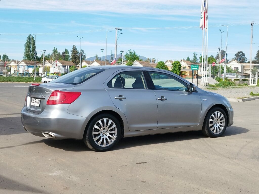 SUZUKI KIZASHI GLX 2.4CC AUT - 2011