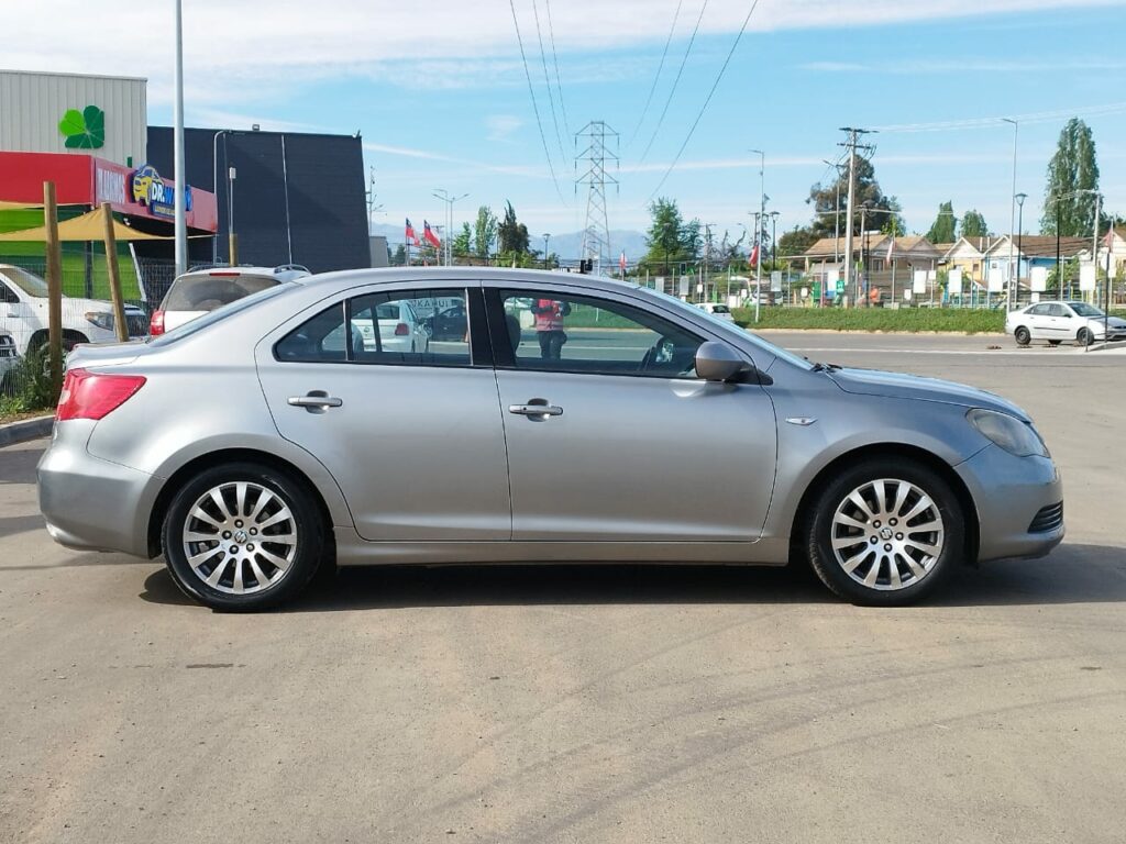SUZUKI KIZASHI GLX 2.4CC AUT - 2011