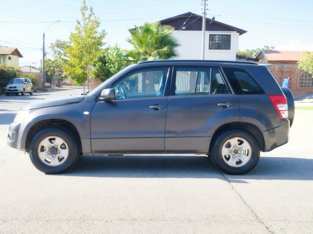 SUZUKI GRAND NOMADE GLX 2.0 MT - 2013