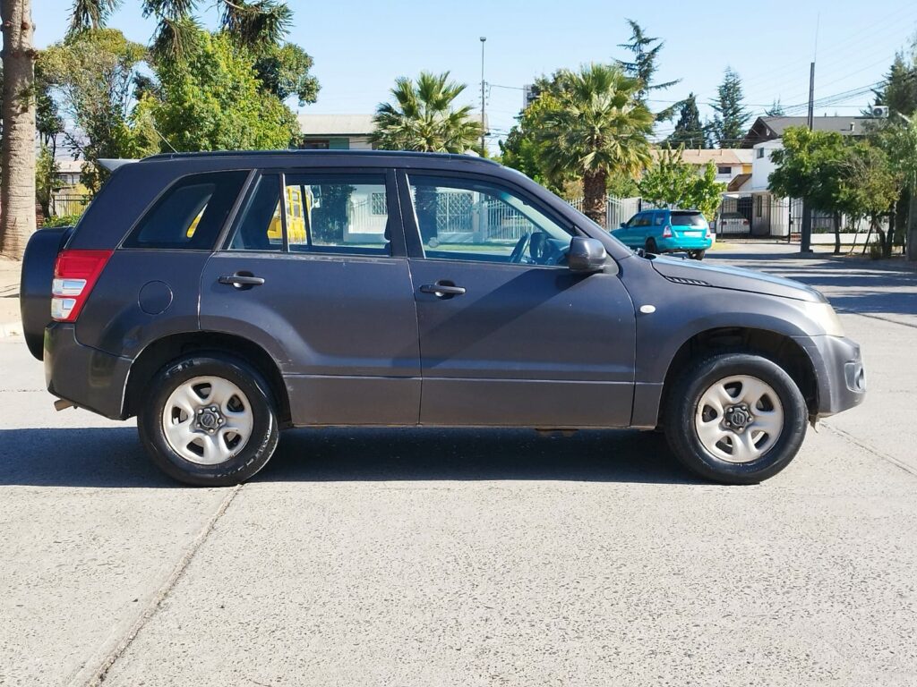 SUZUKI GRAND NOMADE GLX 2.0 MT - 2013