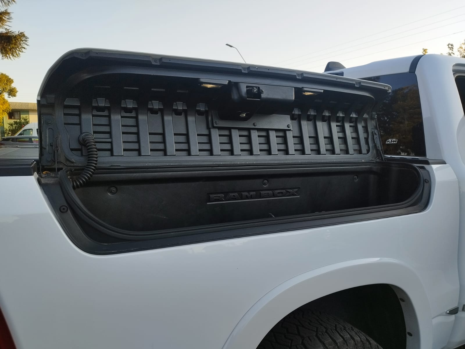 RAM 1500 LIMITED 4X4 5.7V8 AUT – 2023 – VITAPIA