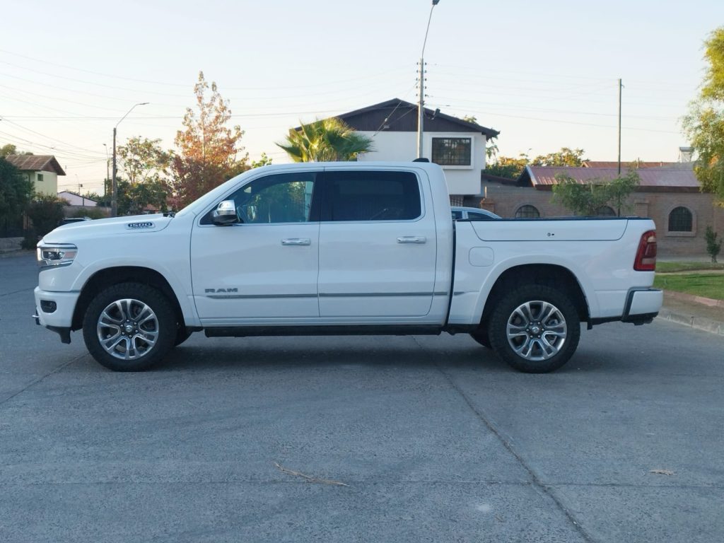 RAM 1500 LIMITED 4X4 5.7V8 AUT - 2023