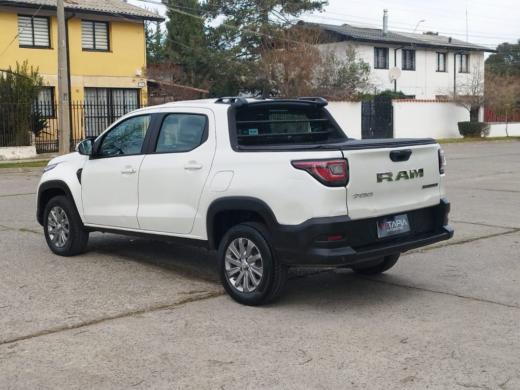 RAM 700 BIGHORN 1.4CC DOBLE CABINA MT - 2023