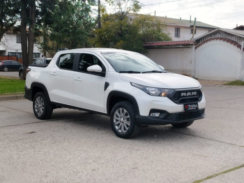 RAM 700 BIGHORN 1.4CC DOBLE CABINA MT - 2023