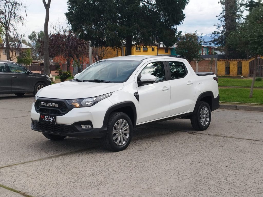 RAM 700 BIGHORN 1.4CC DOBLE CABINA MT - 2023