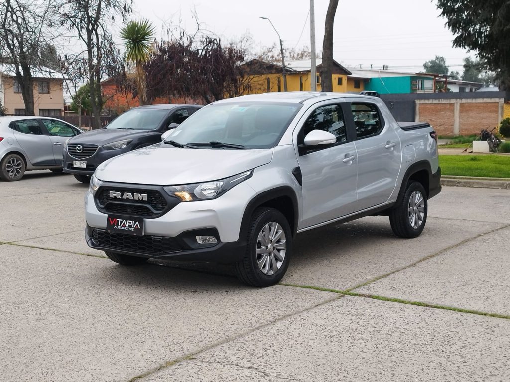 RAM 700 BIGHORN 1.4CC DOBLE CABINA MT - 2024