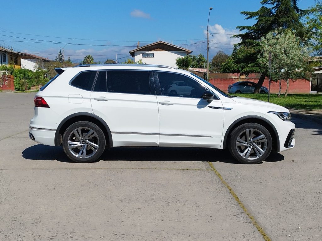 VOLKSWAGEN TIGUAN R-LINE 4X4 - 2024