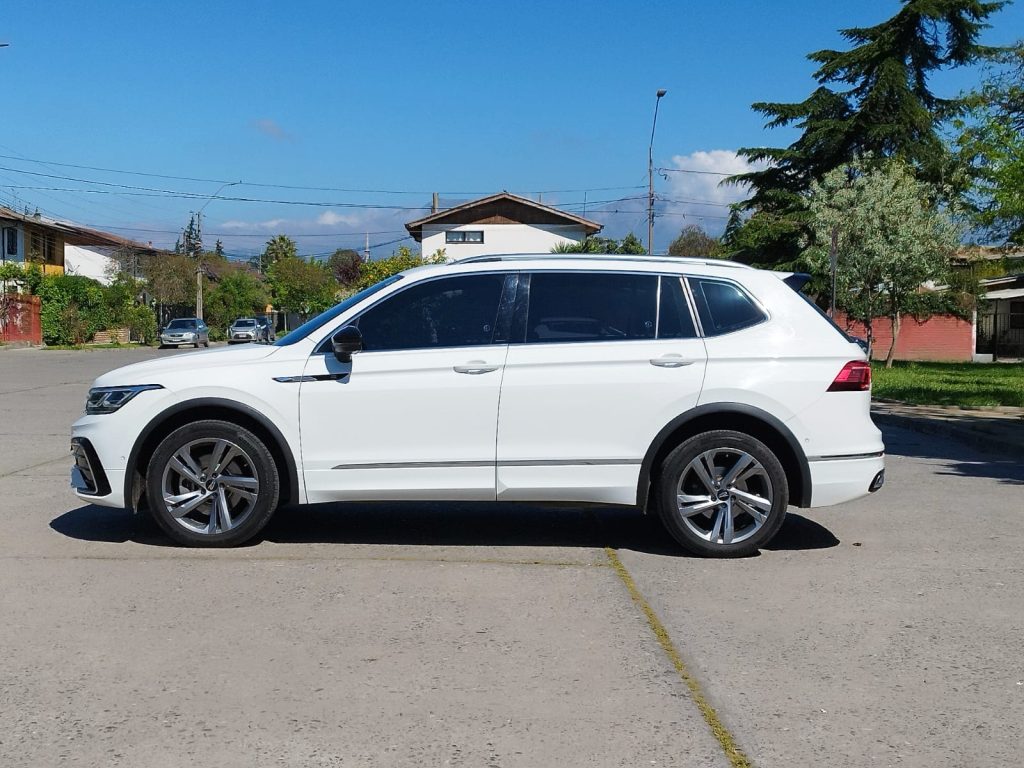 VOLKSWAGEN TIGUAN R-LINE 4X4 - 2024
